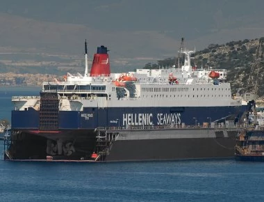 Στον Πειραιά το «Νήσος Ρόδος» με 462 πρόσφυγες από τη Μόρια